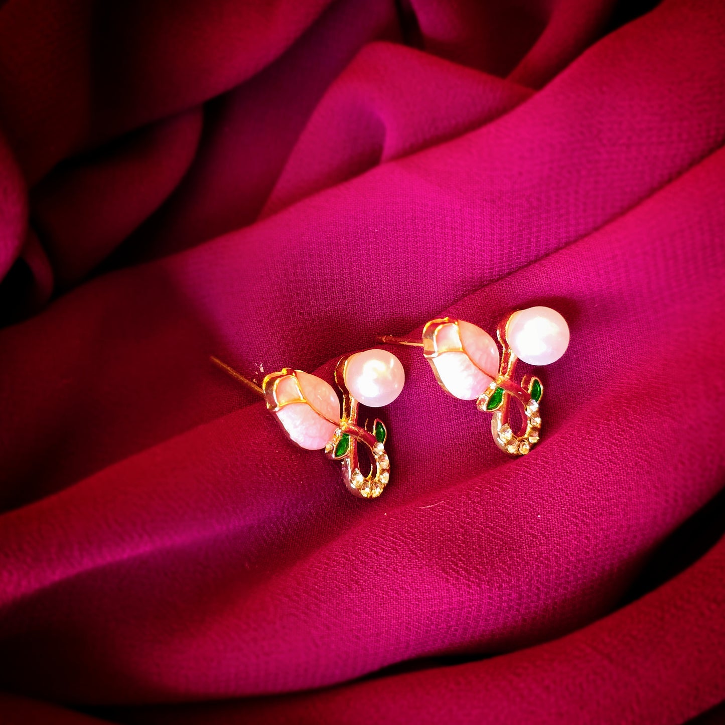 Tulip Pearl Earrings – Graceful Gold & Pearl Studs